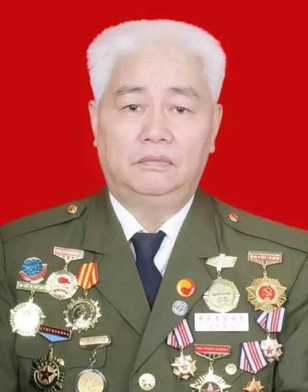 乌鲁木齐五星截瘫医院院长 — 谢忠伟