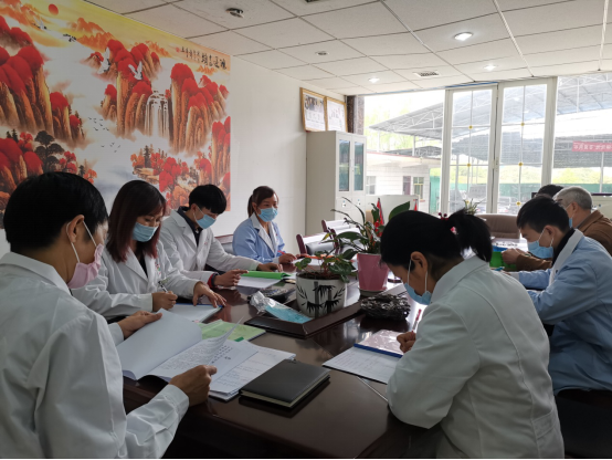 清镇苗九堂中医诊所段忠芬医师运用苗医精髓治疗各种疑难杂病