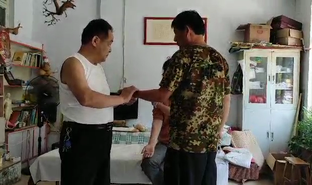 奇人奇术治疑难病——点对点手法技术李守仁老师