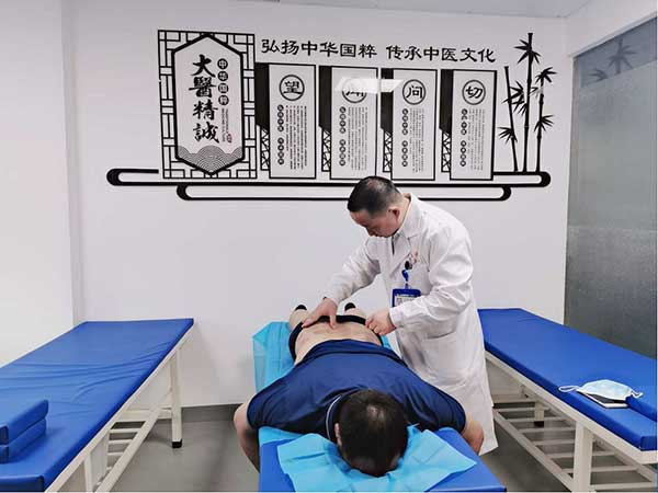 徐氏中医第四代传人——徐策医师