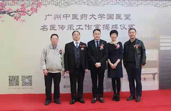 中国蟒针唯一传人 —— 龙国日