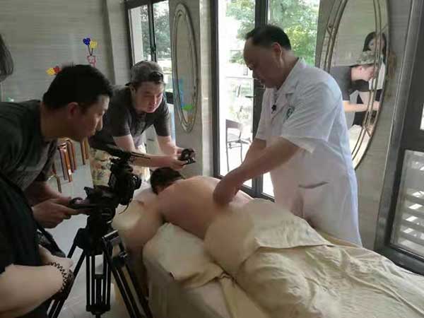 中国蟒针唯一传人 —— 龙国日