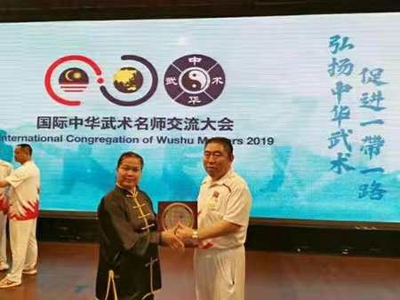 疑难病诊疗专家黎雪凤