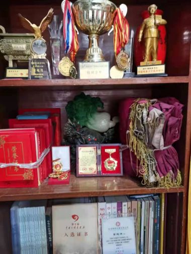 明眼识良医   烈火炼真金-雷超清